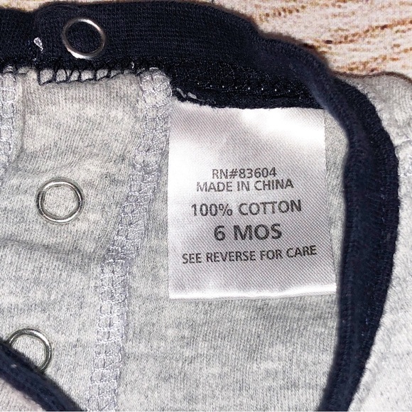 Superman Infant shirt and diaper cover Size 6 Months - Picture 6 of 7